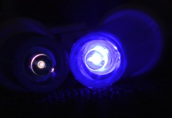 Prístroj LED modré 440nm a UVA 370nm s USB s protibakteriálnym účinkom cez nosovú dutinu